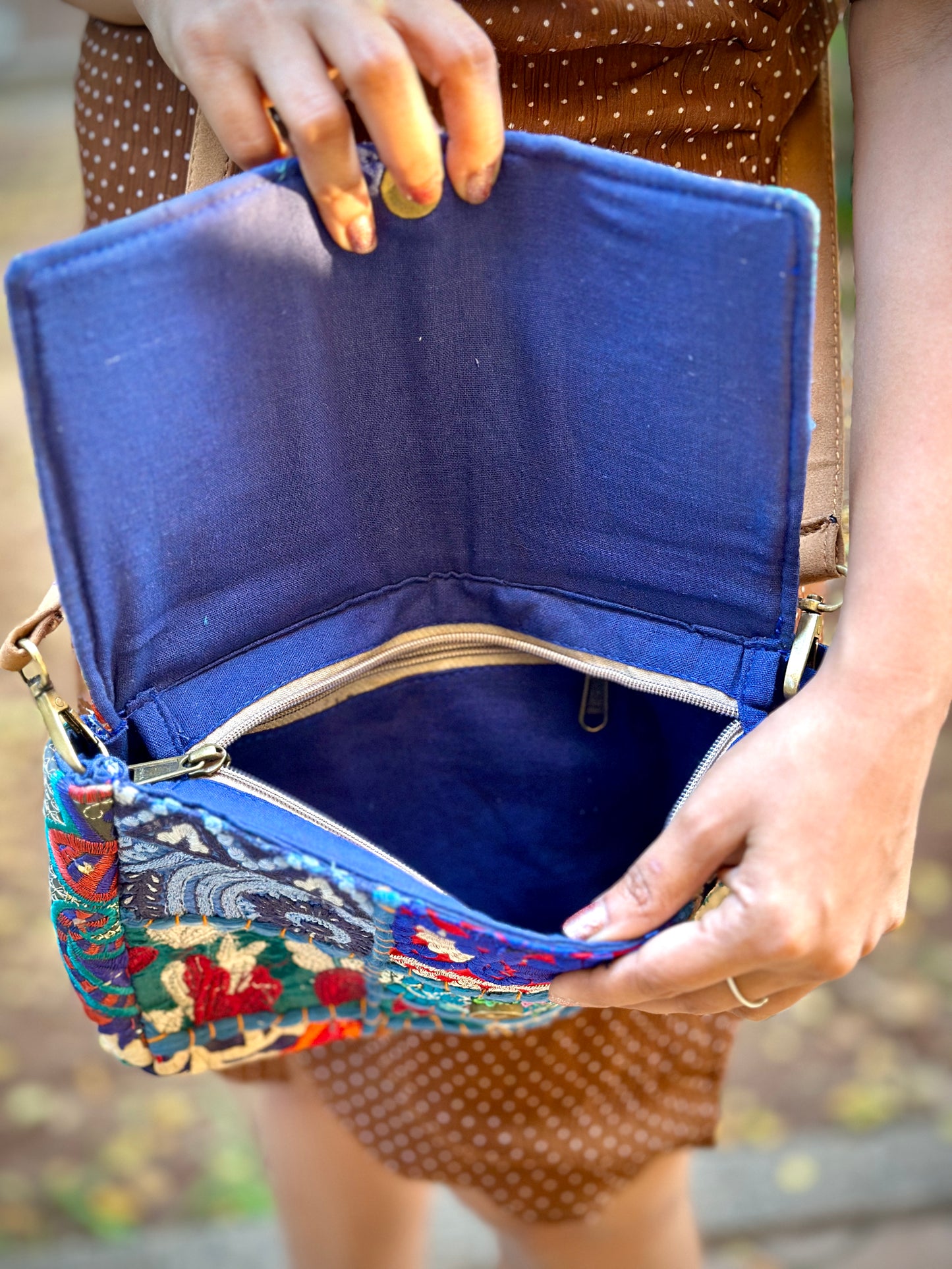 Daisy Pochette / Sling Bag