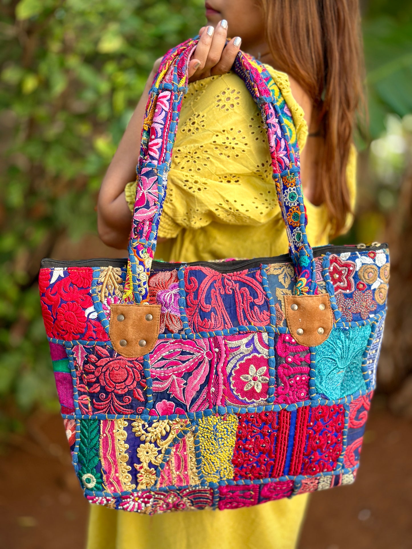 Daisy Guriya Tote Bag